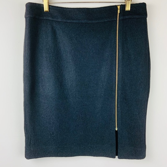 Banana Republic Dresses & Skirts - Banana Republic Wool Skirt with gold zipper